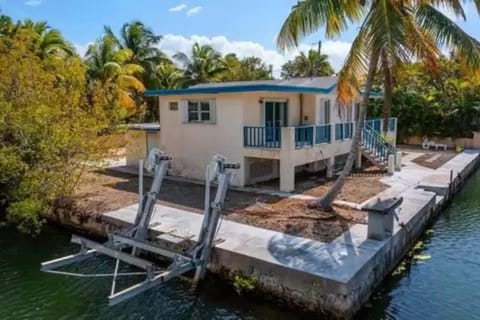 Boater's Dream House on the water 150' of Sea Wall Haus in Big Pine Key