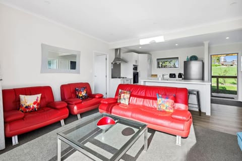 Lounge or bar, kitchen