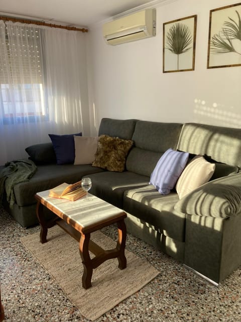 Living room, Seating area, air conditioner