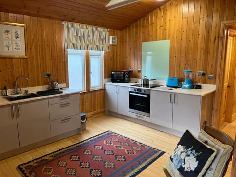 Spacious eco-energy timber barn in Chadbury Apartment in Wychavon District