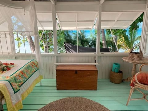 Fare Eimeo - Local-Chic Beachfront Cottage House in Moorea-Maiao