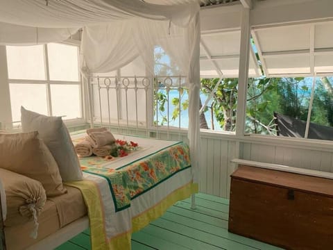 Fare Eimeo - Local-Chic Beachfront Cottage House in Moorea-Maiao