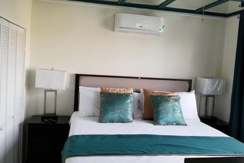 Bedroom, air conditioner