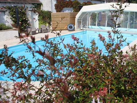 Gîte charmant avec piscine chauffée, proche d'Amboise et des châteaux de la Loire - FR-1-381-524 House in Amboise