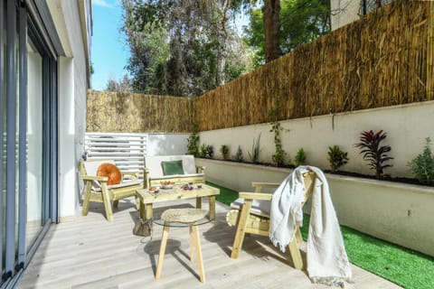 Charming 3 BR Apartment with Garden In Ramat Hasharon by Sea N' Rent Appartement in Tel Aviv-Yafo