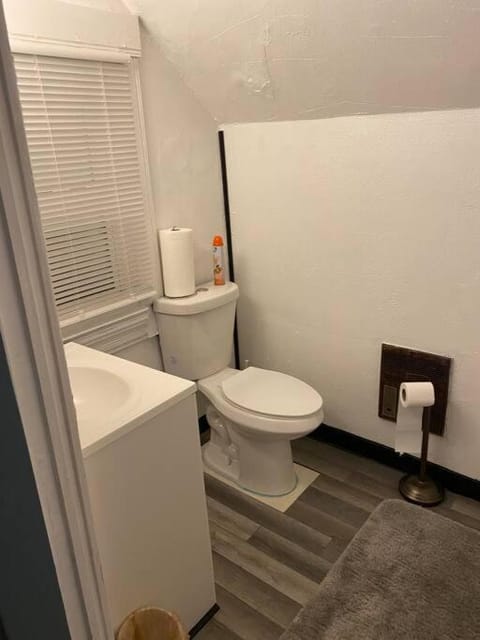 Awesome Attic Studio Private Room 3A | Cincinnati | VacationRenter