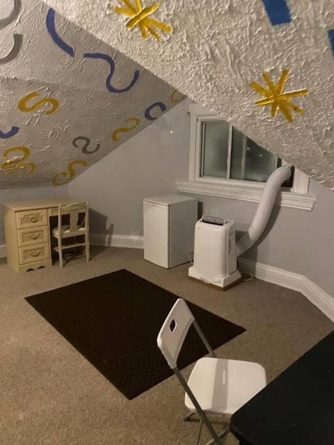 Awesome Attic Studio Private Room 3A | Cincinnati | VacationRenter