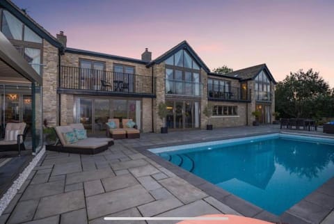 Patio, Pool view, Swimming pool, sunbed