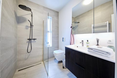 Shower, Toilet, Bathroom