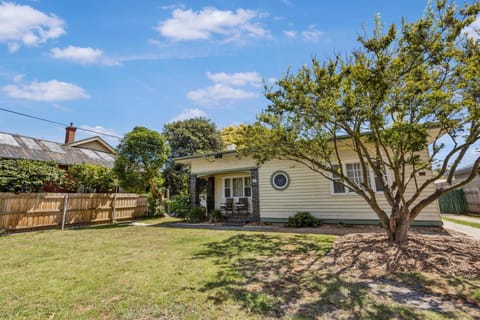 Cearc House House in Bairnsdale