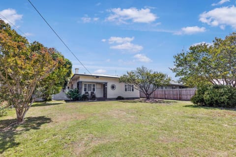 Cearc House House in Bairnsdale