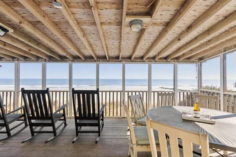 1589 E Ashley Wayward Whims Oceanfront Classic Folly Cottage House in James Island