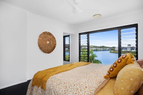 Executive, modern waterfront house House in Maroochydore