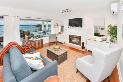 The Beach House Suite Apartment in Chemainus