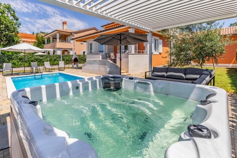 Villas Lotus with Pool and Jacuzzi Villa in Pula