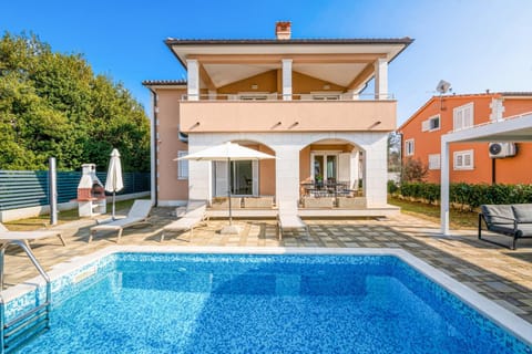 Villas Lotus with Pool and Jacuzzi Villa in Pula