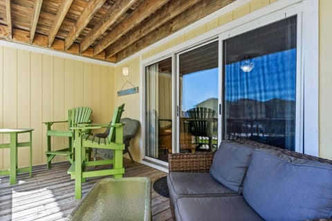 Fun in the Sun - Condo with Ocean and Pool Views Copropriété in Surf City
