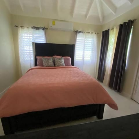Lovely 3 Bedroom Vacay Home JA4 House in Ocho Rios