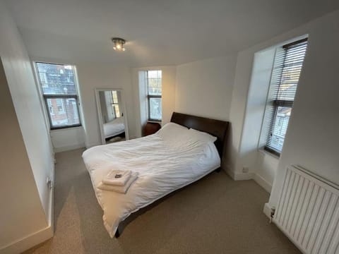 Spacious two bedroom flat in prestigious Highgate. Apartment in London Borough of Islington