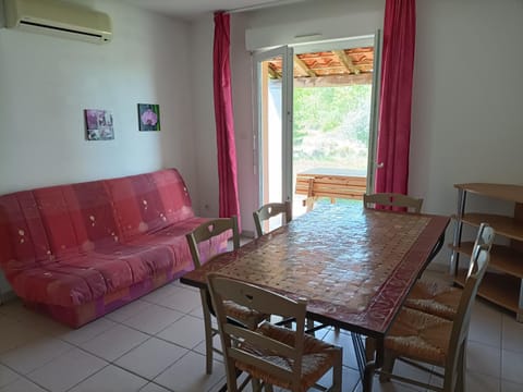 Living room, Dining area, air conditioner