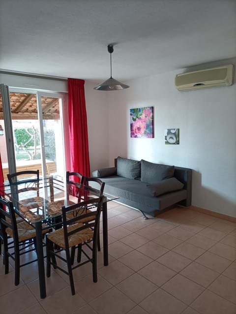 Living room, Dining area, air conditioner