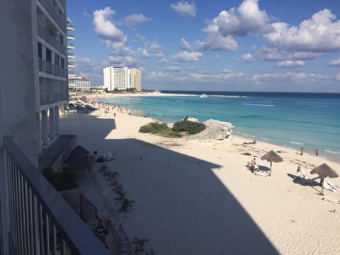 Property building, View (from property/room), Balcony/Terrace, Other, Beach