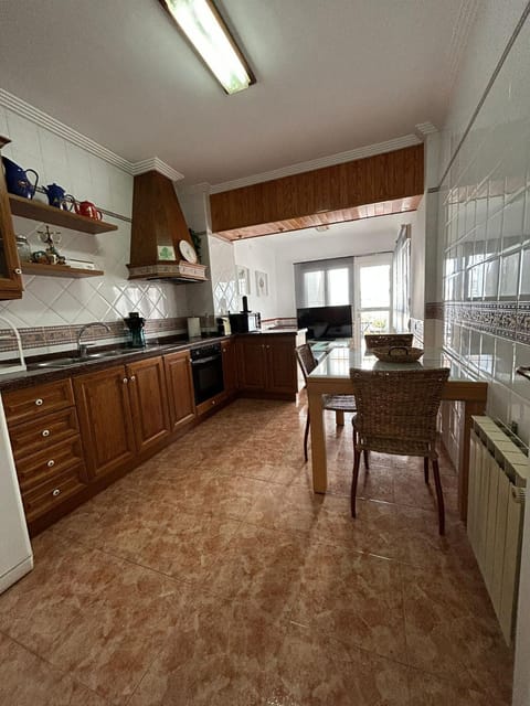 Kitchen or kitchenette, Dining area, dishwasher, minibar, oven, pet friendly, stove