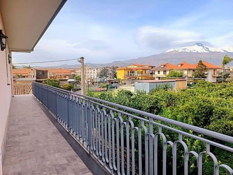 Balcony/Terrace, Mountain view