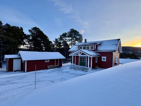 Property building, Facade/entrance, Off site