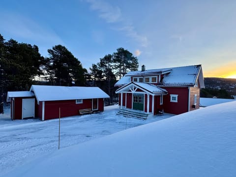 Property building, Day, Natural landscape, Winter