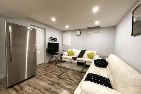 Pearson airport and Toronto cozy stay - 2 bedroom Apartamento in Vaughan