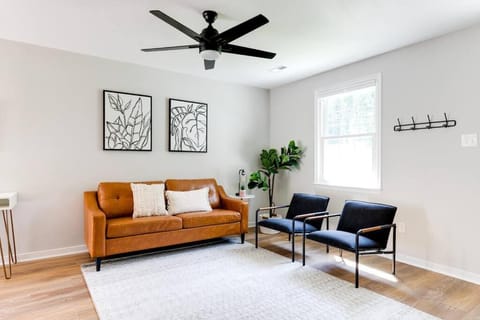 Living room, Seating area, fireplace