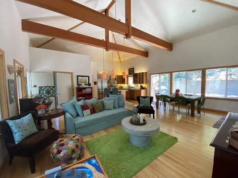Stunning Guest House Nestled within the Redwoods Condominio in Corte Madera