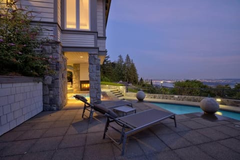 Immaculate West Vancouver Home - Amenities & Views House in West Vancouver