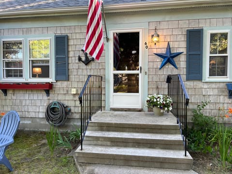 A charm Cape house centrally located close to everything that Cape code offers House in West Yarmouth