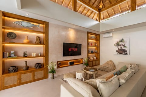 BRAND NEW 5 bd Luxury Central Villa 300m to beach Villa in Kuta