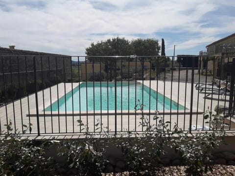 A la campagne cote piscine House in Gréoux-les-Bains