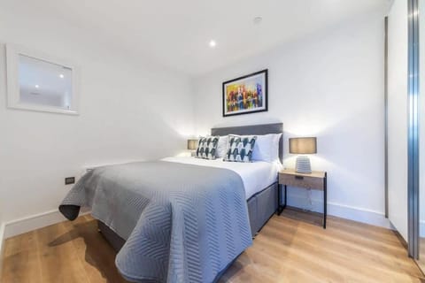 Contemporary Studio Apartment in East Grinstead Condo in East Grinstead