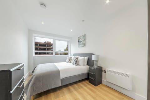 Modern and Stylish 1 Bed Apartment in East Grinstead Condo in East Grinstead