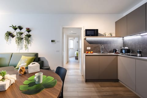 Photo of the whole room, Dining area, minibar, stove