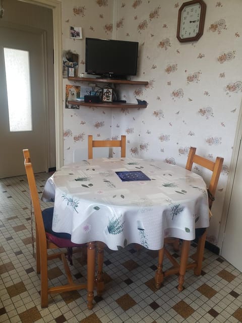 Dining area, Communal kitchen