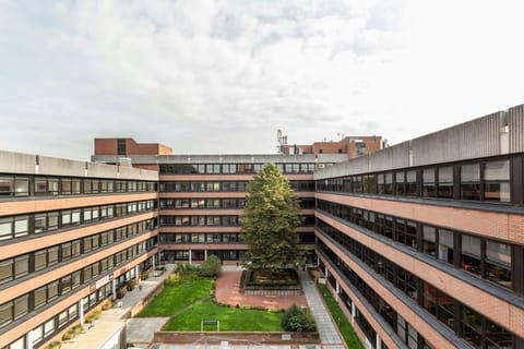 Bright and Modern Studio Apartment in East Grinstead Condo in East Grinstead