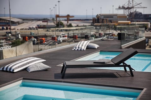 Balcony/Terrace, Swimming pool