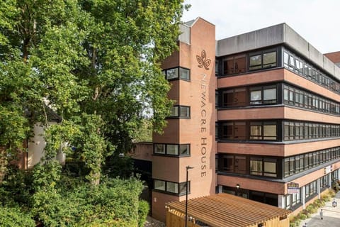 Modern and Stylish Studio Apartment in East Grinstead Condo in East Grinstead