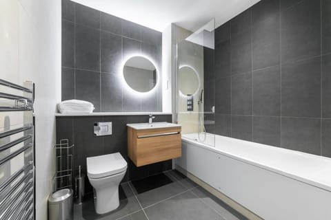 Modern and Stylish Studio Apartment in East Grinstead Condo in East Grinstead