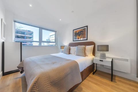 Modern 1 Bedroom Apartment in East Grinstead Condo in East Grinstead