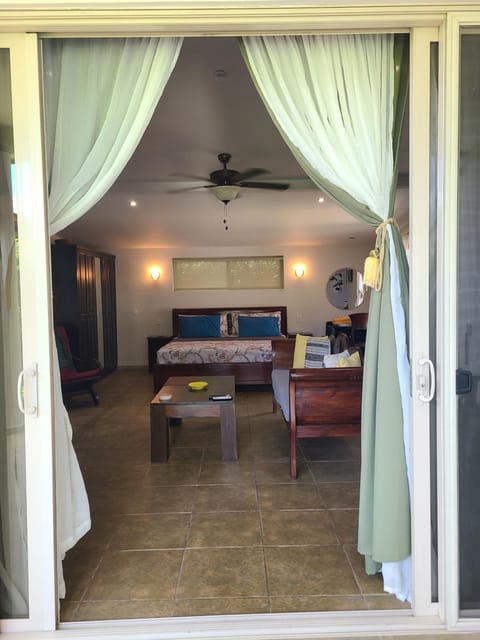 Guest House with Shared Pool Access Alojamiento y desayuno in David
