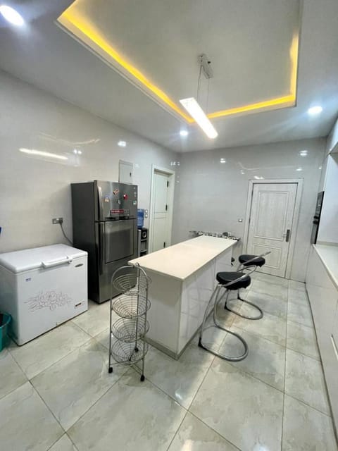 Tastefully Furnished 2-Bedroom Duplex Wohnung in Lagos