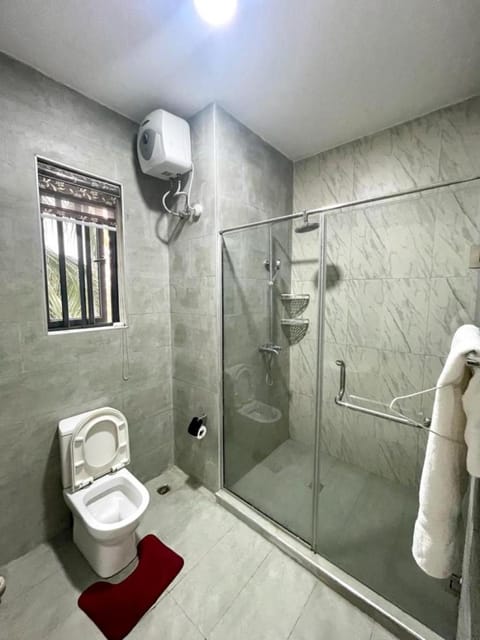 Tastefully Furnished 2-Bedroom Duplex Appartamento in Lagos