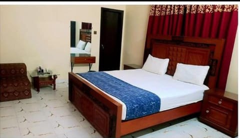 Best Couple Coprtive Guest House Hotel in Karachi